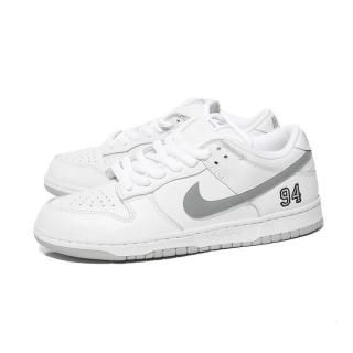SUPREME × NIKE SB<br>DUNK LOW<br>WHITE/METALLIC SILVER