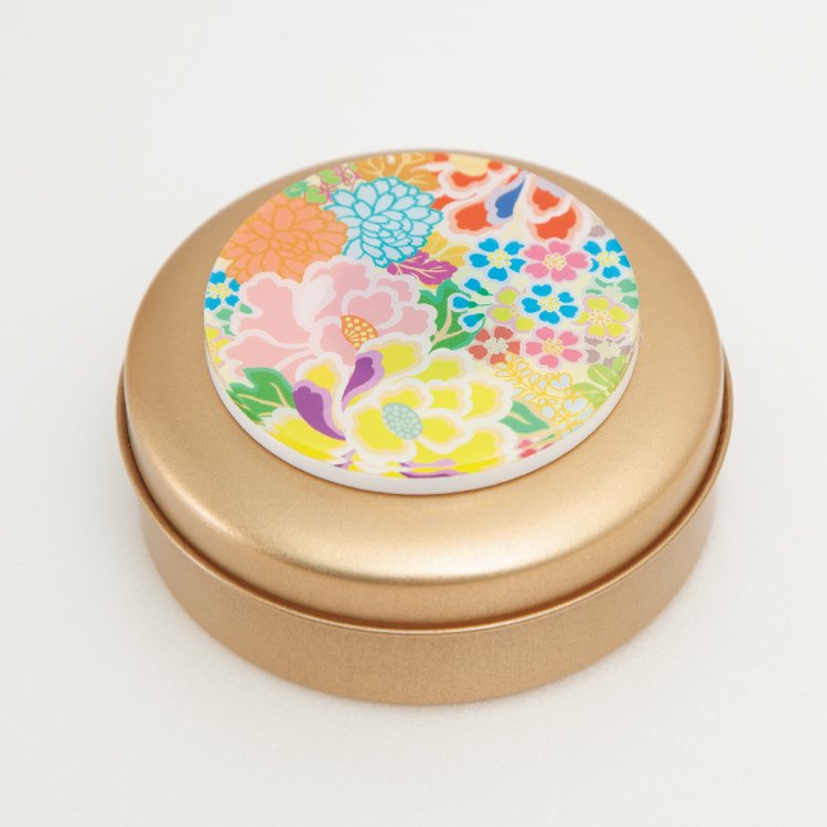川島織物セルコンデザインの「京チョコ飴 和紋マグネット付 花づくし」もあります。商品はこちら。