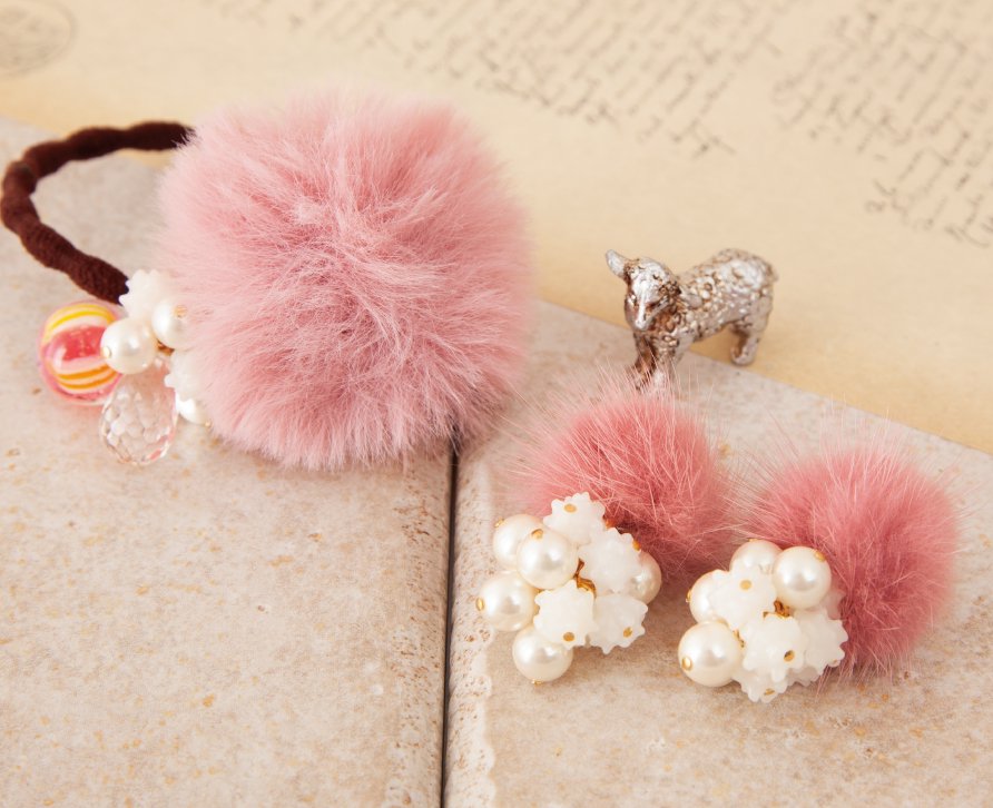A combination of fluffy and sweet. Introducing the fur you want this winter.