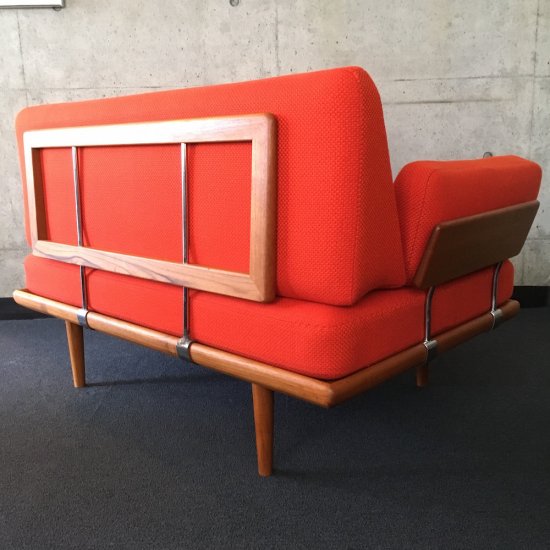 Minerva two seater sofa” designed by Peter Hvidt & Orla Mølgaard Nielsen -  北欧家具 hisagu