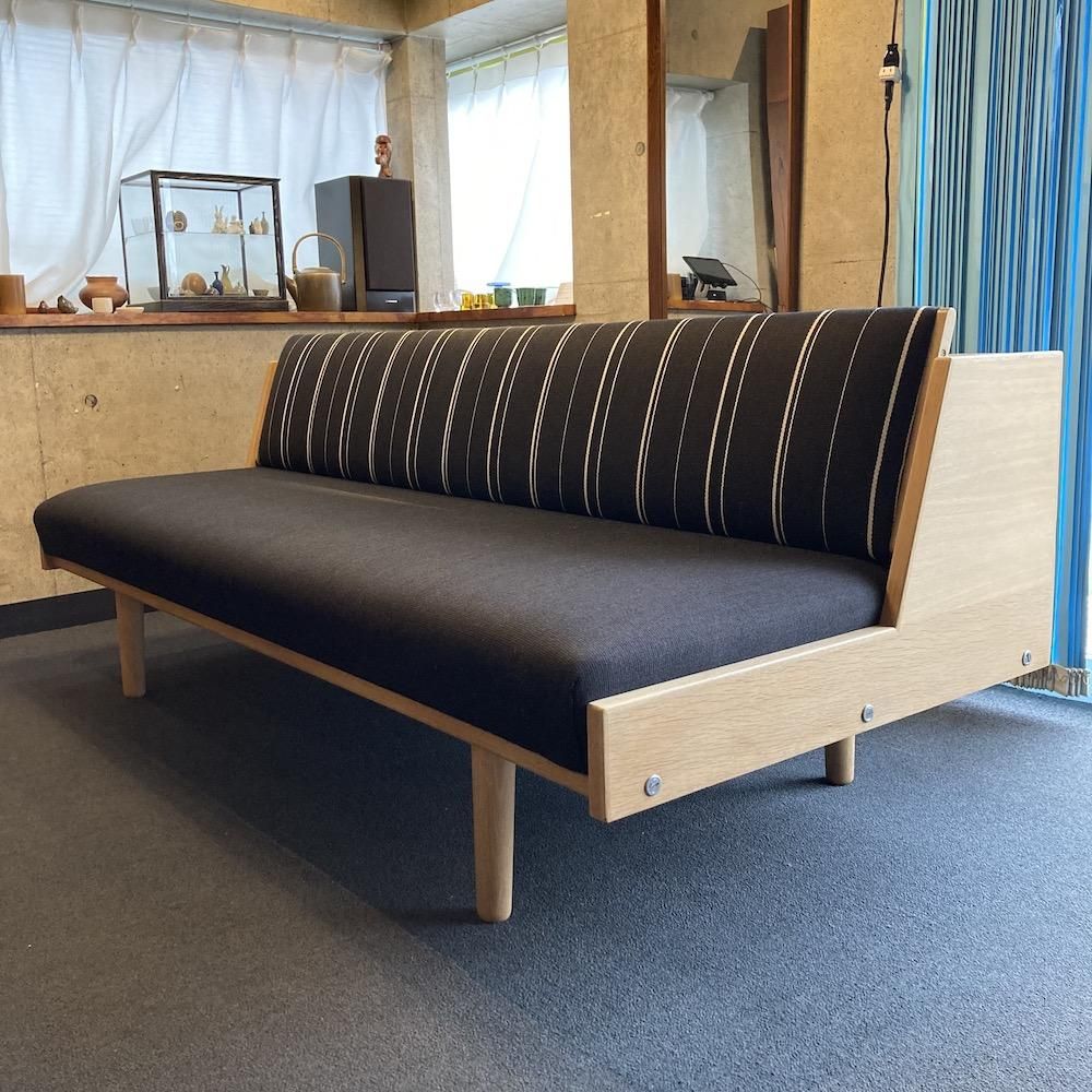Daybed ”GE6 Oak” Designed by Hans J. Wegner for GETAMA Daybed ”GE6 Oak” Designed by Hans J. Wegner for GETAMA