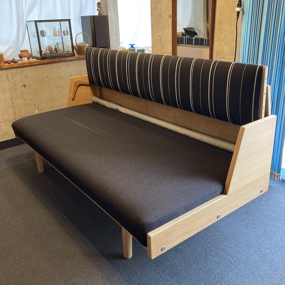 Daybed ”GE6 Oak” Designed by Hans J. Wegner for GETAMA Daybed ”GE6 Oak” Designed by Hans J. Wegner for GETAMA