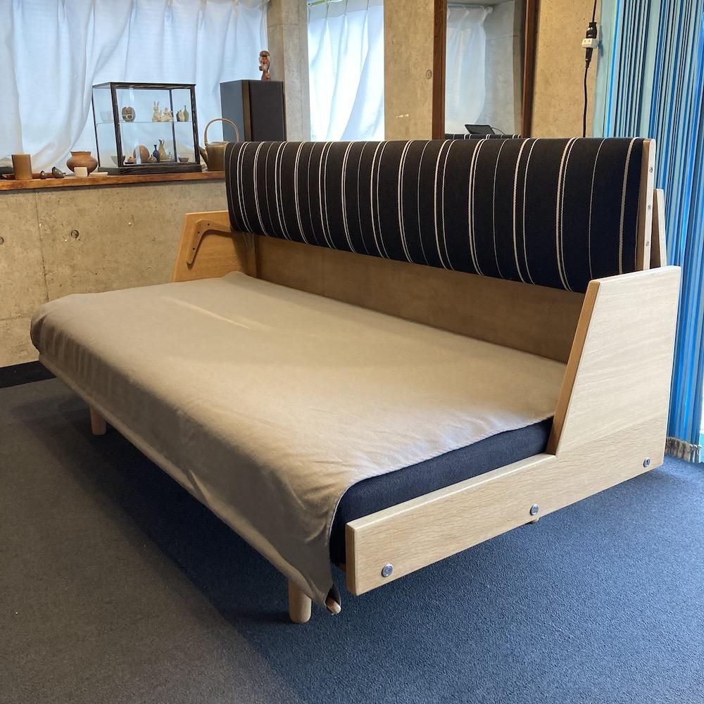 Daybed ”GE6 Oak” Designed by Hans J. Wegner for GETAMA Daybed ”GE6 Oak” Designed by Hans J. Wegner for GETAMA