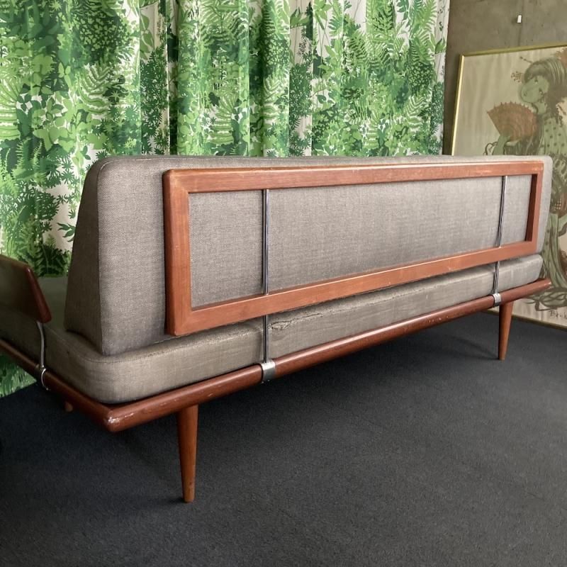 Peter Hvidt & Orla Mølgaard Nielsen, Sofa “Minerva”, France