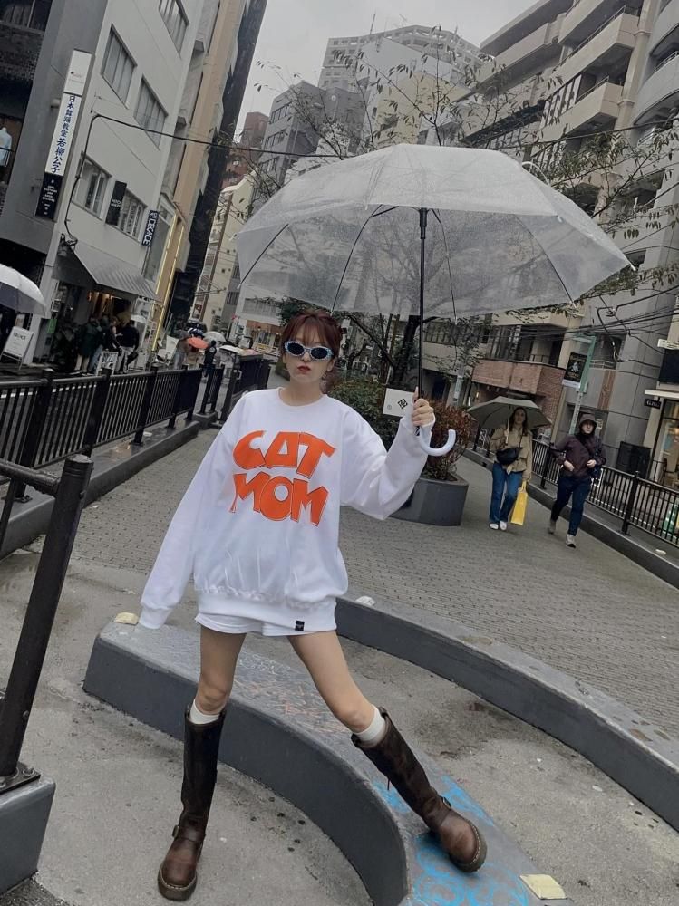CAT MOM SWEATSHIRT