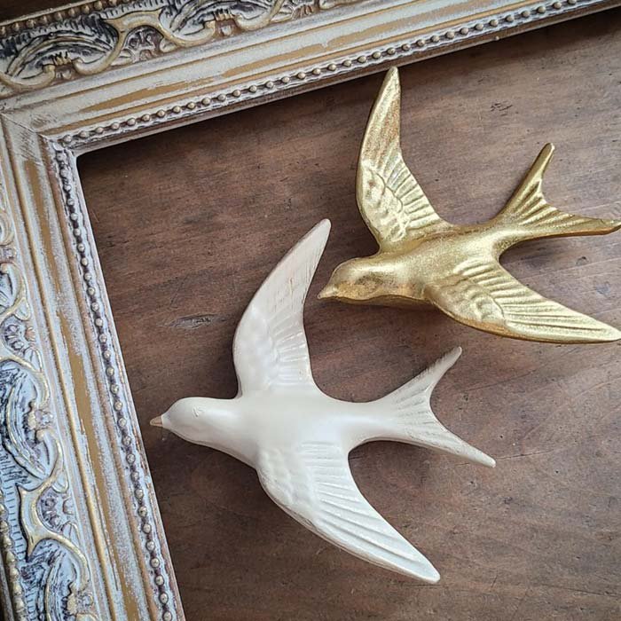 ツバメ・鳥の壁掛けオブジェ(S)・バードデコレーション・ゴールド・クリームホワイト メインイメージ