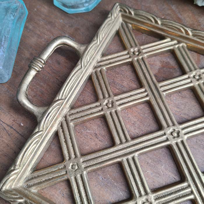 トイツ蚤の市・古道具・フロカント・編み目トレイ・真鍮トレイ サブイメージ