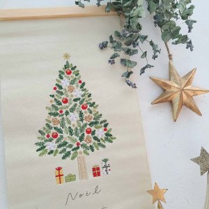 クリスマス刺繍タペストリー・Sサイズ・クリスマスツリー・グリーンレッド