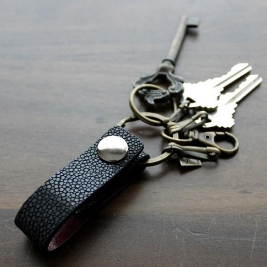 キーホルダー 革/ステイングレイブラック・ベルトループ/スクエア Style