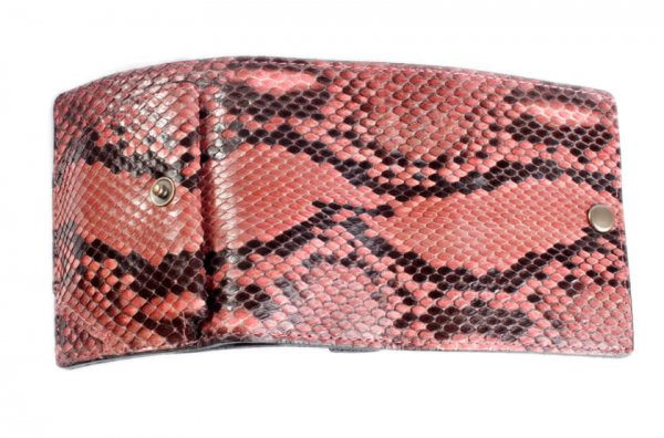 新品　三つ折り　蛇革パイソン　ピンク　Ｌ型小銭入れ付き折り財布