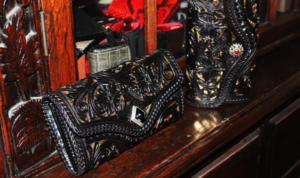 レザー　カービング  コンパクトウォレット サドルレザー/透かし彫りパイソン レザー カービング コンパクトウォレット サドルレザー/透かし