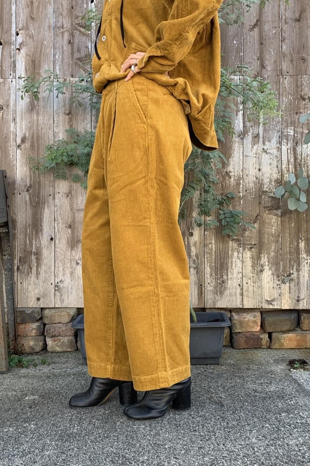 H.UNIT “Corduroy crownsize trousers” - Tribeca H.UNIT “Corduroy crownsize trousers” - Tribeca