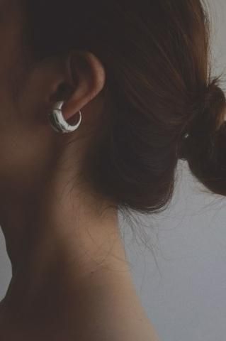 Lana Swans float ear cuff