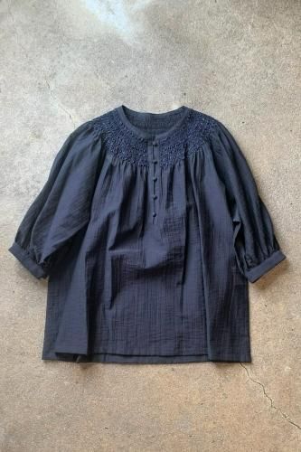 Porter des boutons “スモッキング刺繍ブラウス” - Tribeca Porter des boutons “スモッキング刺繍ブラウス” - Tribeca