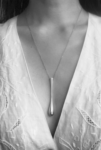 Lana Swans “dropping necklace”