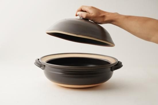 黒色 蛇の取っ手 土鍋 圡楽窯 黒鍋｜Discover Japan 公式オンラインショップ