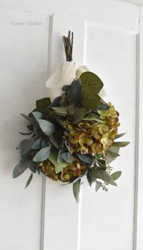 紫陽花とユーカリのスワッグ