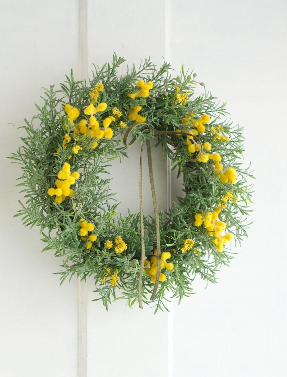 オーレアミモザの蕾とイエローのハーフリース　春待ち　マリーゴールド ローズマリーとミモザのリース - honeygarden