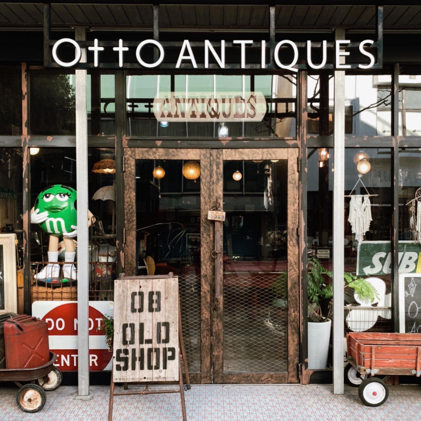 OttO antiques　店内