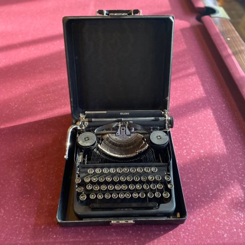 Smith Corona タイプライター - アンティーク家具・ヴィンテージ インテリア家具&雑貨 店舗什器の通販【OttO ANTIQUES】  オット アンティークス