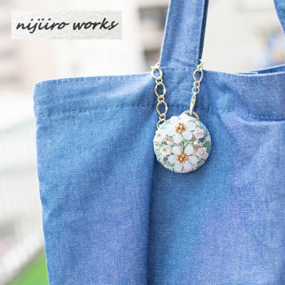 nijiiro works(ニジイロワークス) リバティの生地を使ったお洒落なバッグチャーム 多色使いの小花柄をプリ 