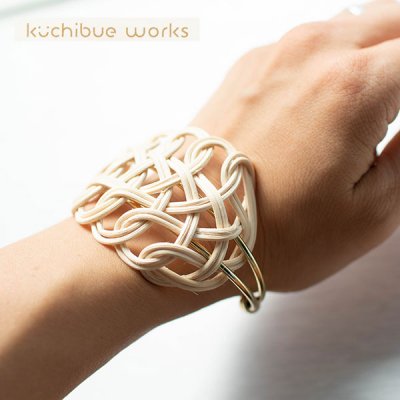kuchibueworks(クチブエワークス) 軽くて丈夫な素材のリーフラタンバングル 軽くて丈夫な素材のリーフラタ 