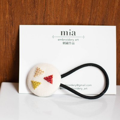 mia 手刺繍 花柄 ヘアゴム くるみボタンに刺繍された可愛いヘアアクセサリー