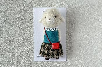 Fluffy Mary - ｜羊毛フェルト｜ブローチ｜羊｜赤いポシェット