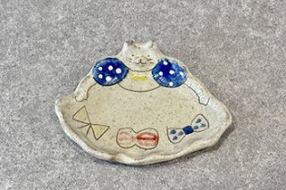 猫の女の子の小皿  - 佐野 成羅 - 　