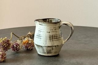 民芸　大きな　水差し　珍しい 陶器の大きな水差し 手作りの赤い粘土 ワイン容器 蓋付きの茶色の