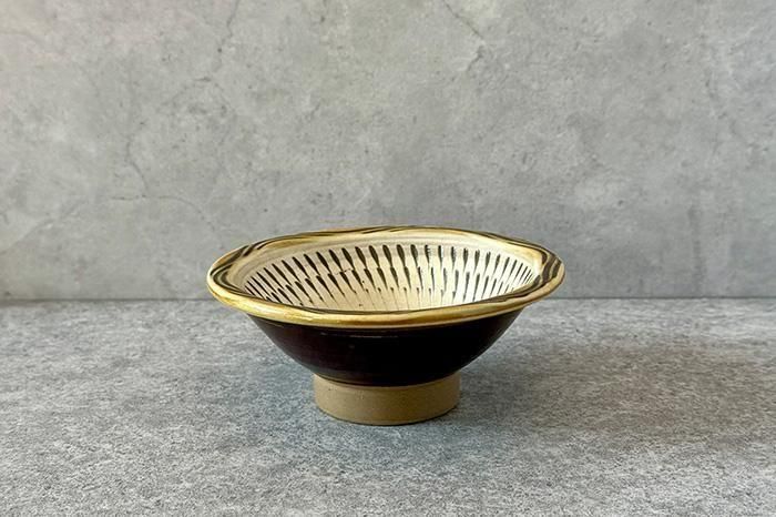 小鹿田焼｜4.5寸鉢 ｜ 縁あり ｜ 飛びカンナ｜白｜作家のうつわ通販