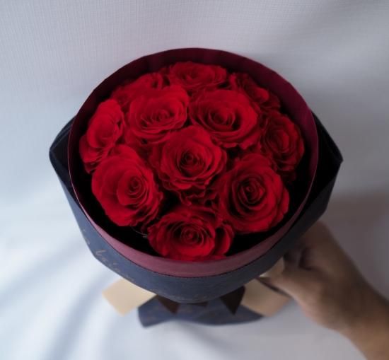 30本赤バラブーケ 60＊50cm ラッピングリボン 2重❣️枯れない花 永生花 30本赤バラブーケ 60＊50cm 二重ラッピングリボン 枯れない花 永生花