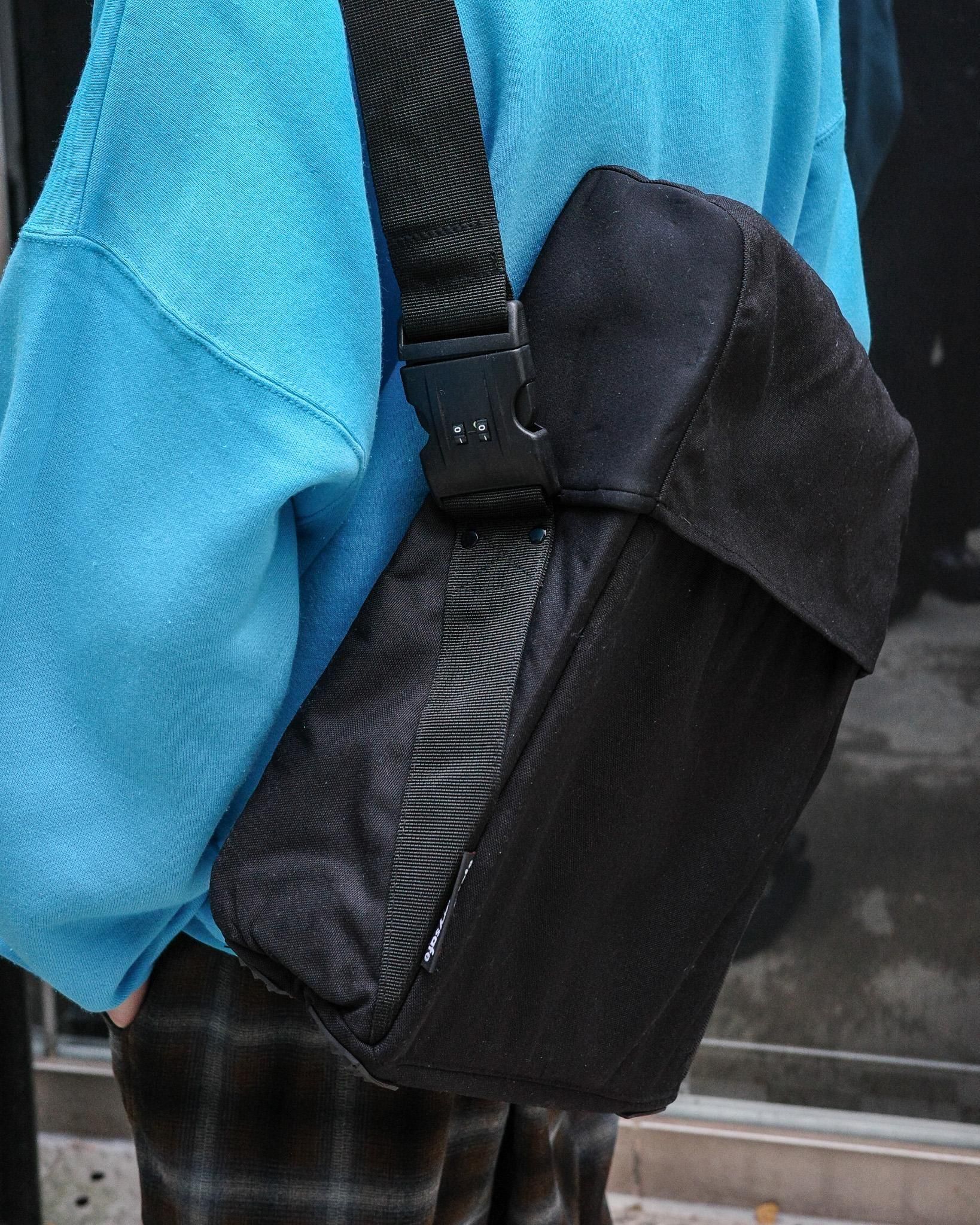 DEAD STOCK” 2000s UK Karry Safe Bag /Designed by VEXED GENERATION
