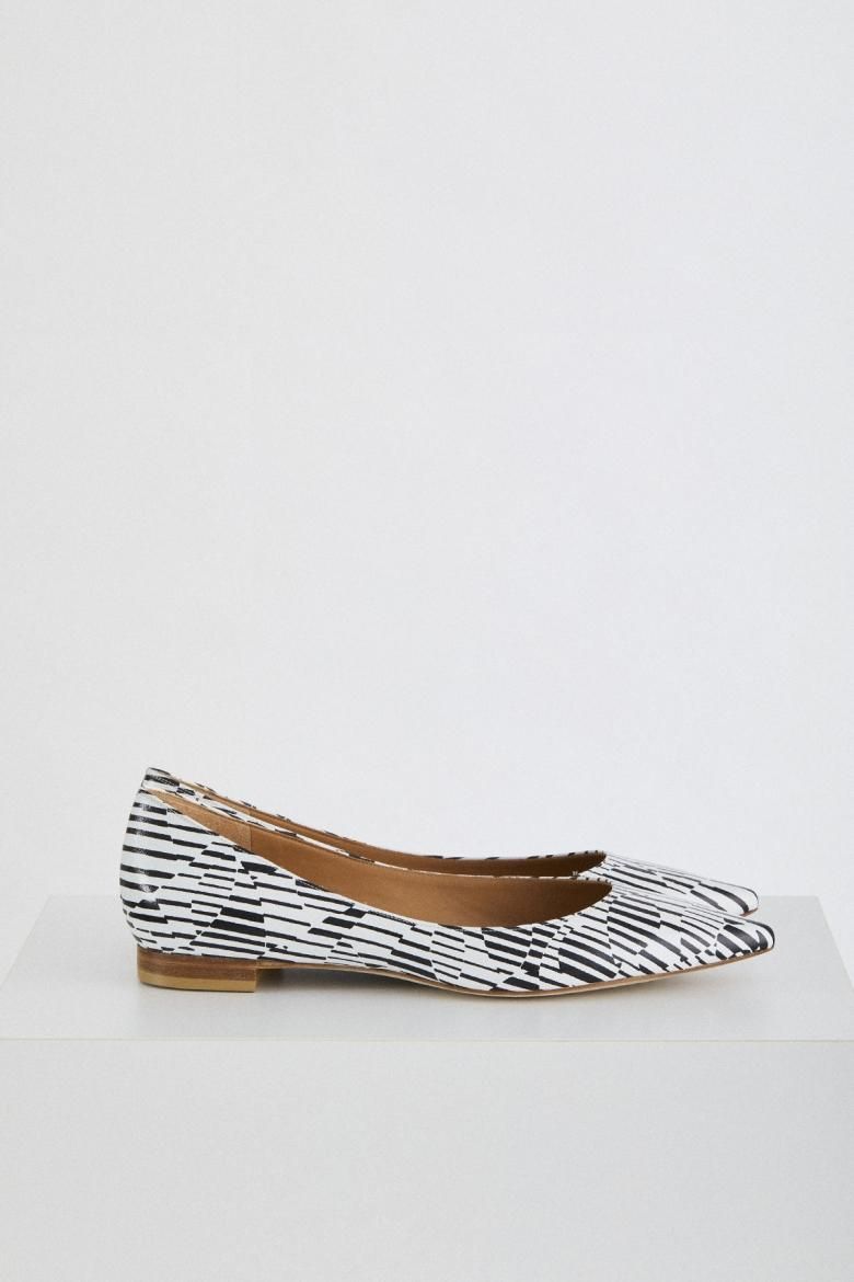 THE FLAT POINTED(BLK×WHT)
