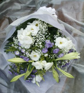 白と紫のお供え花束