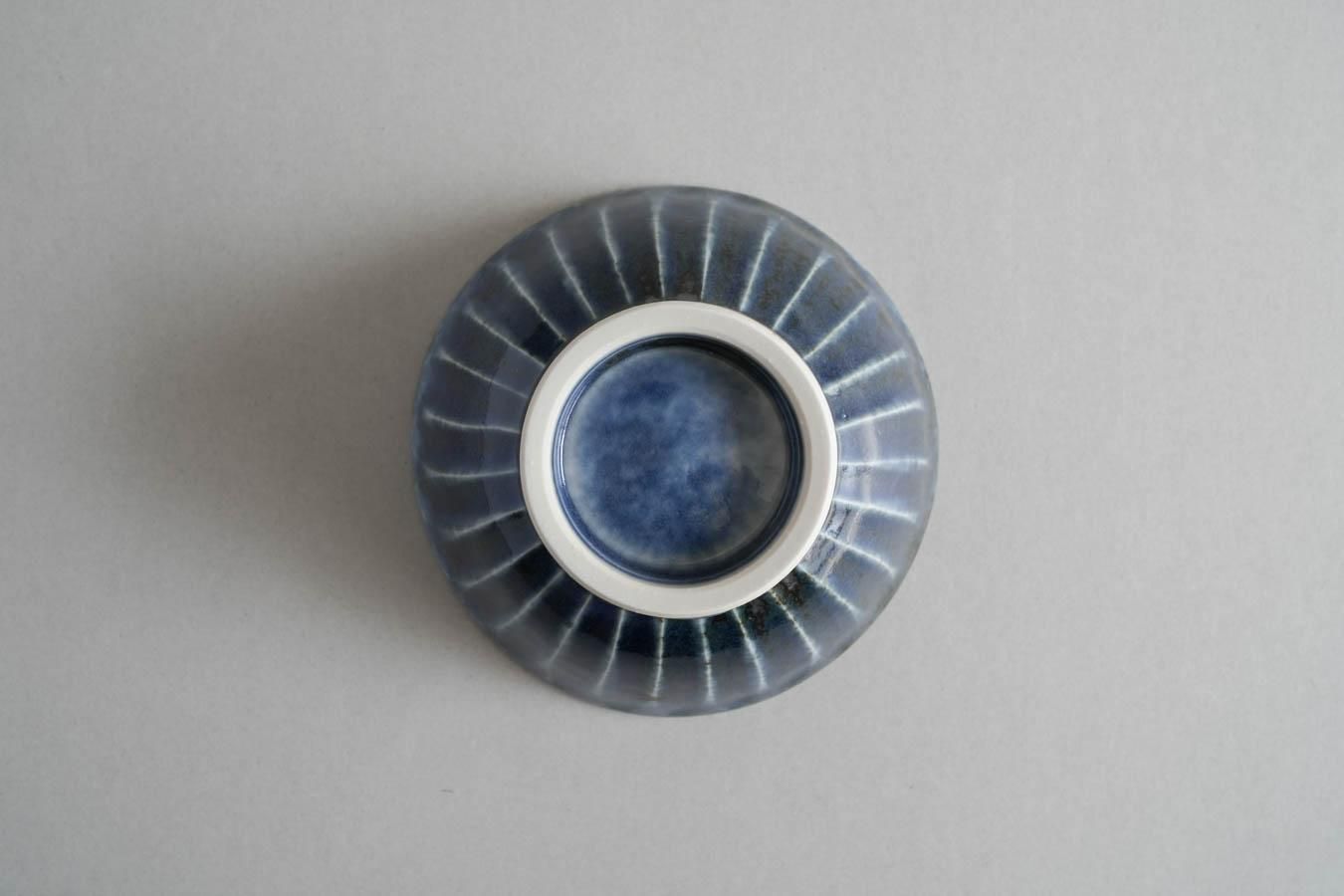 白磁工房 石飛勲 - 鎬手飯碗 小〈呉須〉 - THE STABLES online