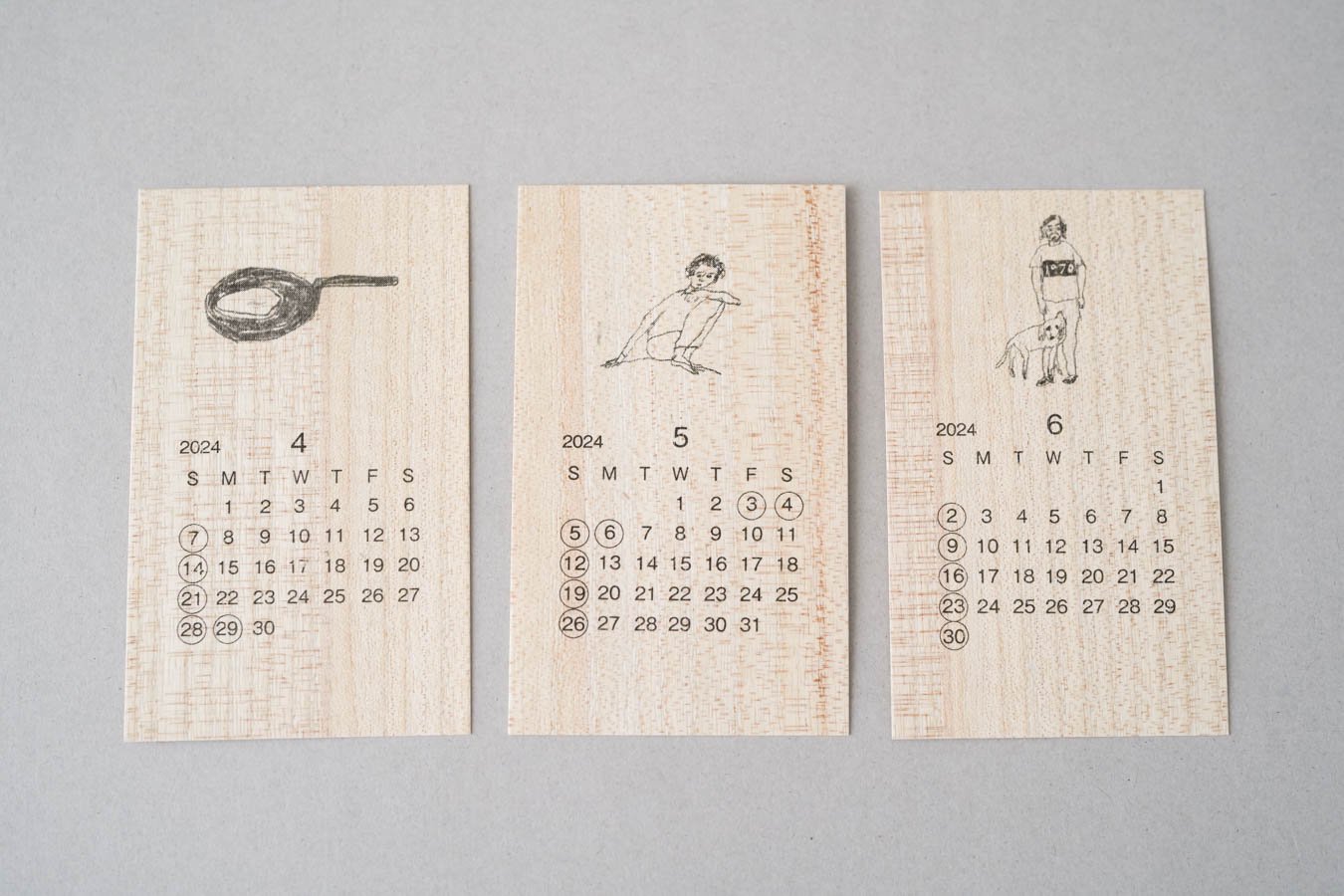 木テーブル - 2024年カレンダー 〈スタンドつき〉