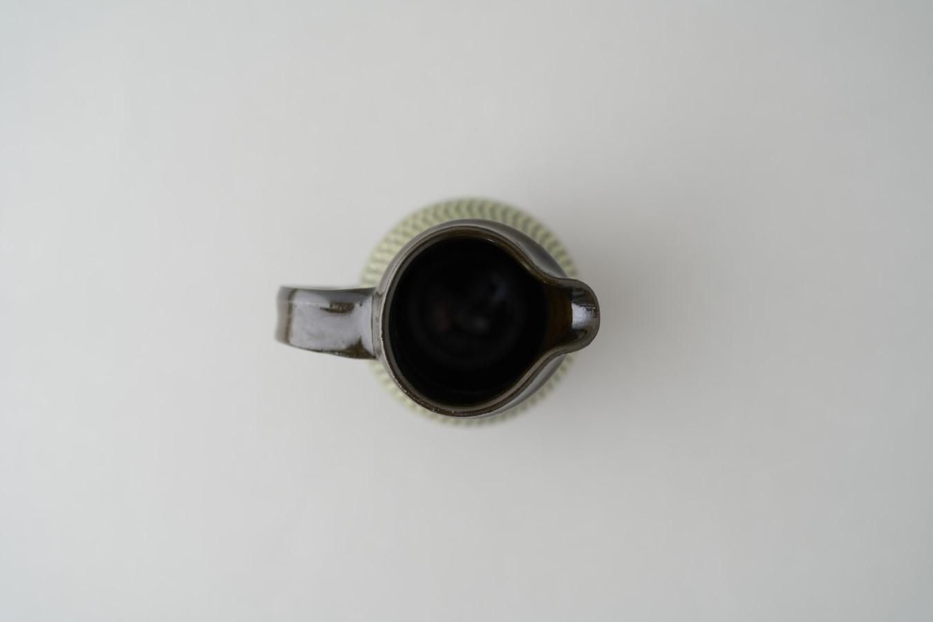 小鹿田焼 / 黒木昌伸窯 - 5寸ピッチャー〈黒緑・飛鉋〉 - THE STABLES