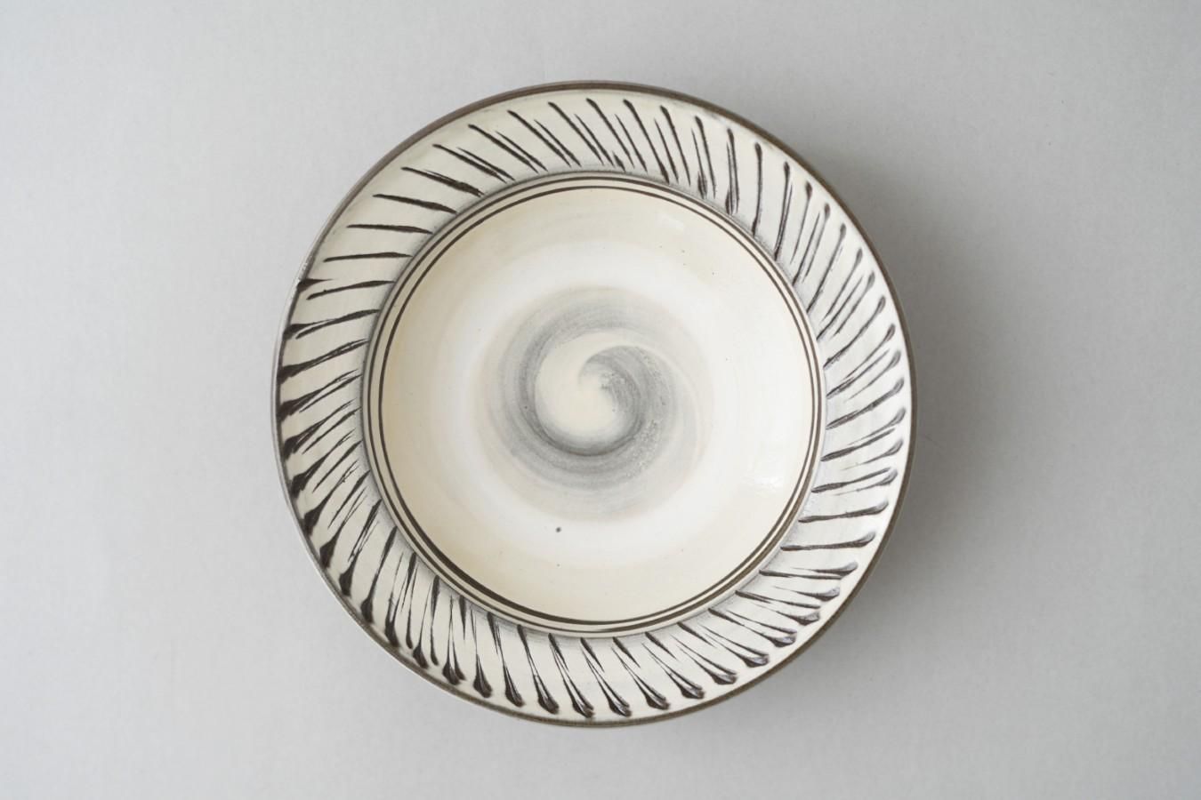 小鹿田焼 / 坂本工窯 - 7寸リム皿 〈飛鉋・白〉 - THE STABLES