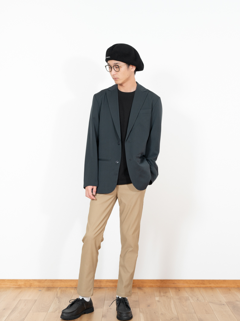 Peaked lapel jacket D.NAVY | 3シーズン活躍のなめらかな生地の