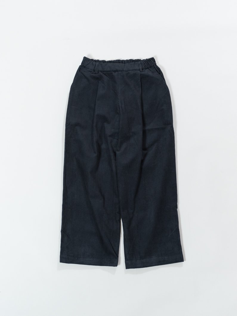 Corduroy tuck pants BLACK | 秋冬のワードローブにオススメの