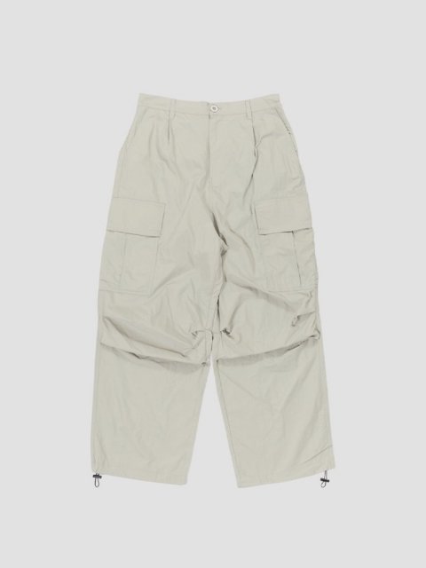 <img class='new_mark_img1' src='https://img.shop-pro.jp/img/new/icons1.gif' style='border:none;display:inline;margin:0px;padding:0px;width:auto;' />Nylon cargo pants GREIGE
