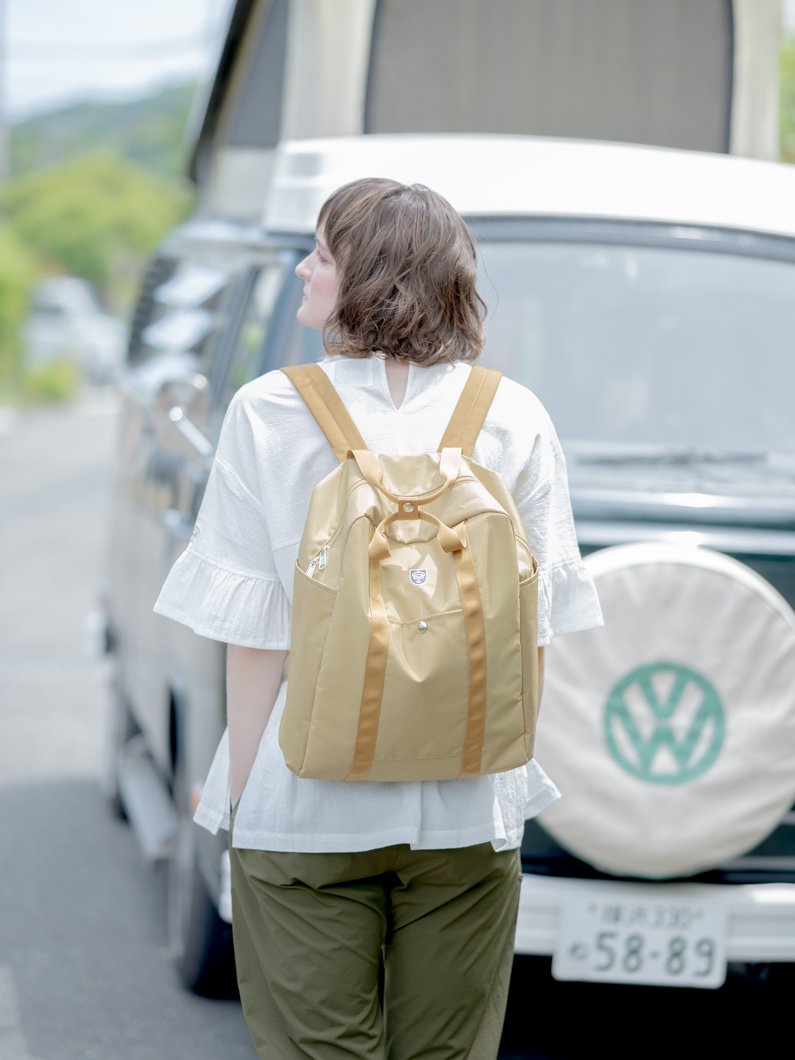 Square rucksack BEIGE | スクエア型のリュックサック - KEY