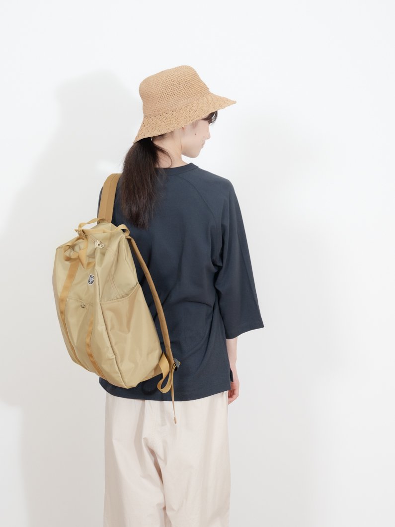 Square rucksack BEIGE | スクエア型のリュックサック - KEY Square rucksack BEIGE | スクエア型のリュックサック - KEY