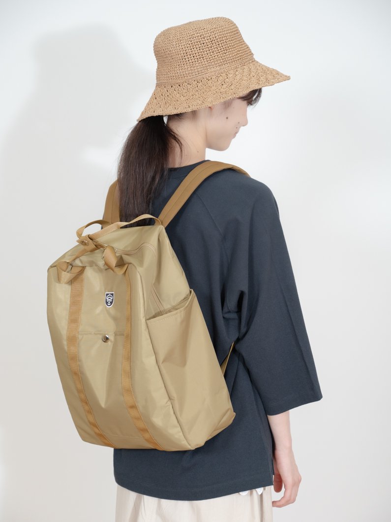 Square rucksack BEIGE | スクエア型のリュックサック - KEY Square rucksack BEIGE | スクエア型のリュックサック - KEY
