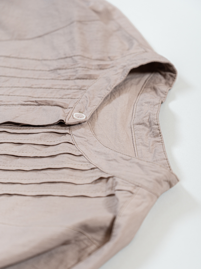 衣織ページ コラボアイテム UZUIROバイカラーピンタックブラウス