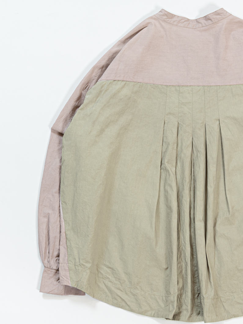 衣織ページ コラボアイテム UZUIROバイカラーピンタックブラウス