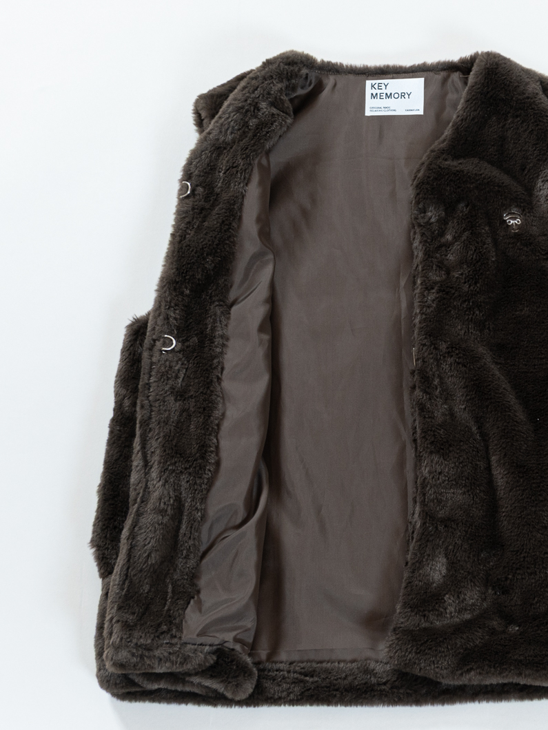 フェイクファーベスト チャコールグレー KEY MEMORY鎌倉