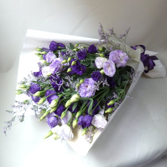 紫のお供え花束 フローリスト彩花 北海道札幌市のお花屋さん