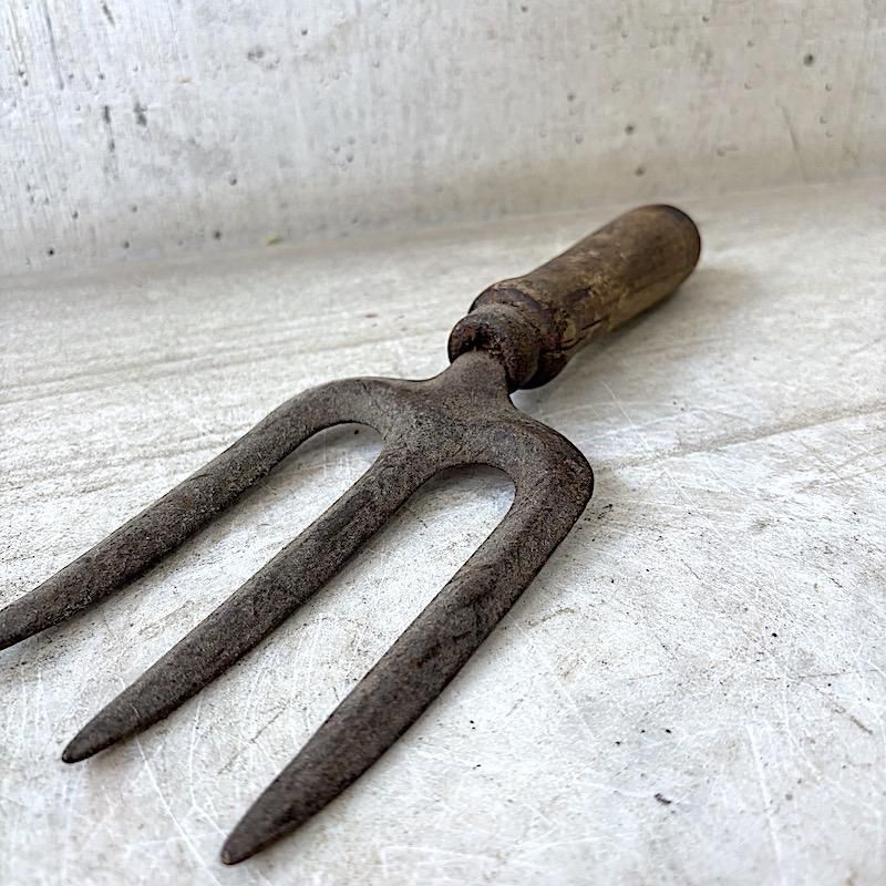ANTIQUE SHOVEL ② - TRANSHIP